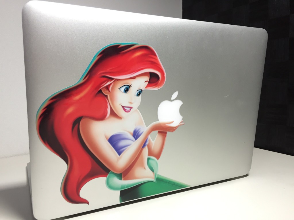 【レビュー】MacBookにリトルマーメイド「アリエル」のステッカーを貼ってみた！オシャレで可愛い！！⑤