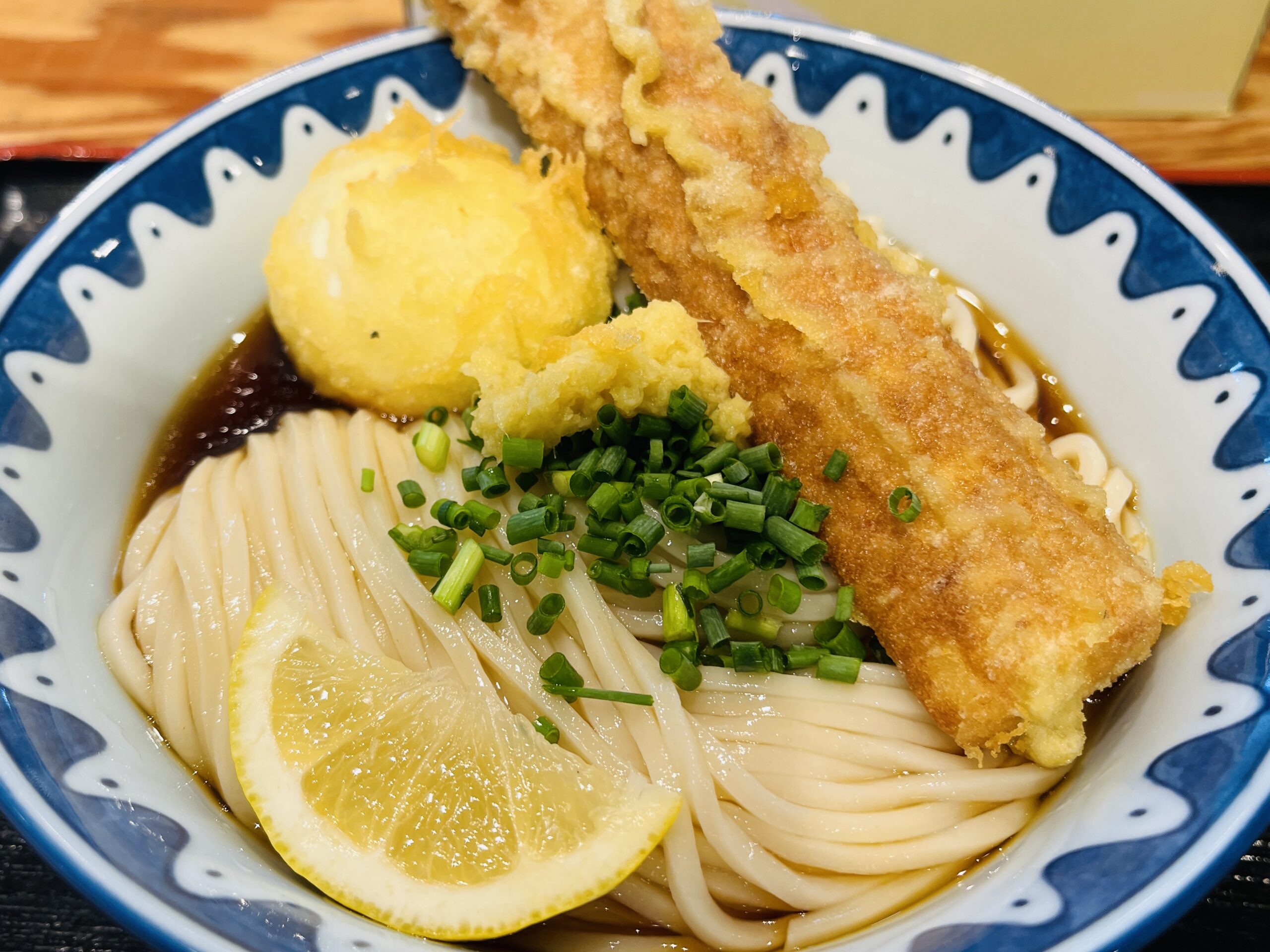 【大阪難波】伝説の名店『き田たけうどん』で定番の「ちく玉天ぶっかけ(冷たい)」を食べてきた! まぬけブログ 【大阪難波】伝説の名店『き田たけうどん』で定番の「ちく玉天ぶっかけ(冷たい)」を食べてきた! まぬけブログ